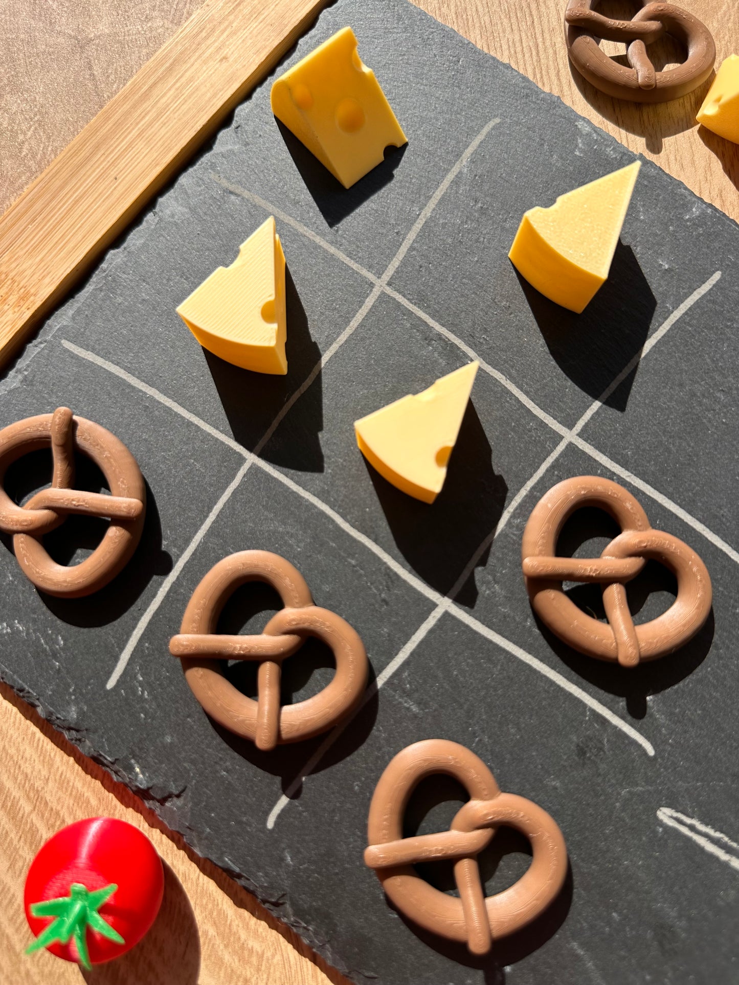 Planche apéro morpion « Le perdant paye l’apéro » – Bretzels & Fromages