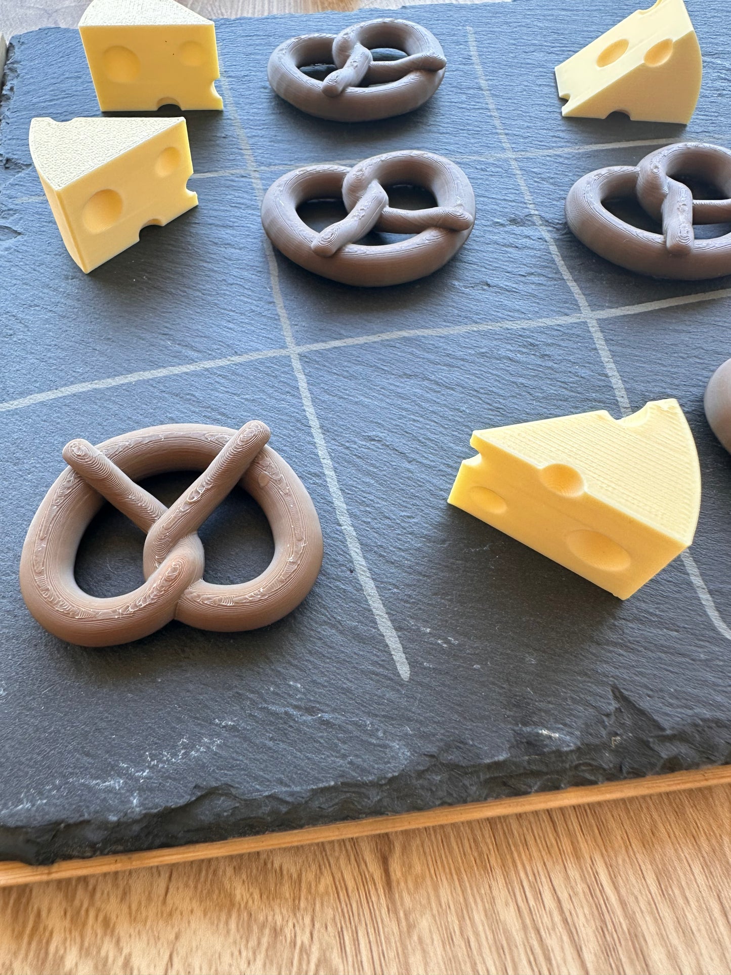 Planche apéro morpion « Le perdant paye l’apéro » – Bretzels & Fromages