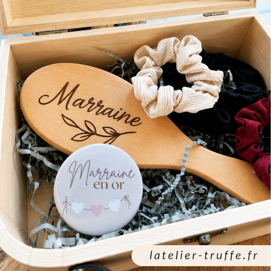 Coffret cadeau Marraine personnalisé – Brosse gravée, miroir et chouchous