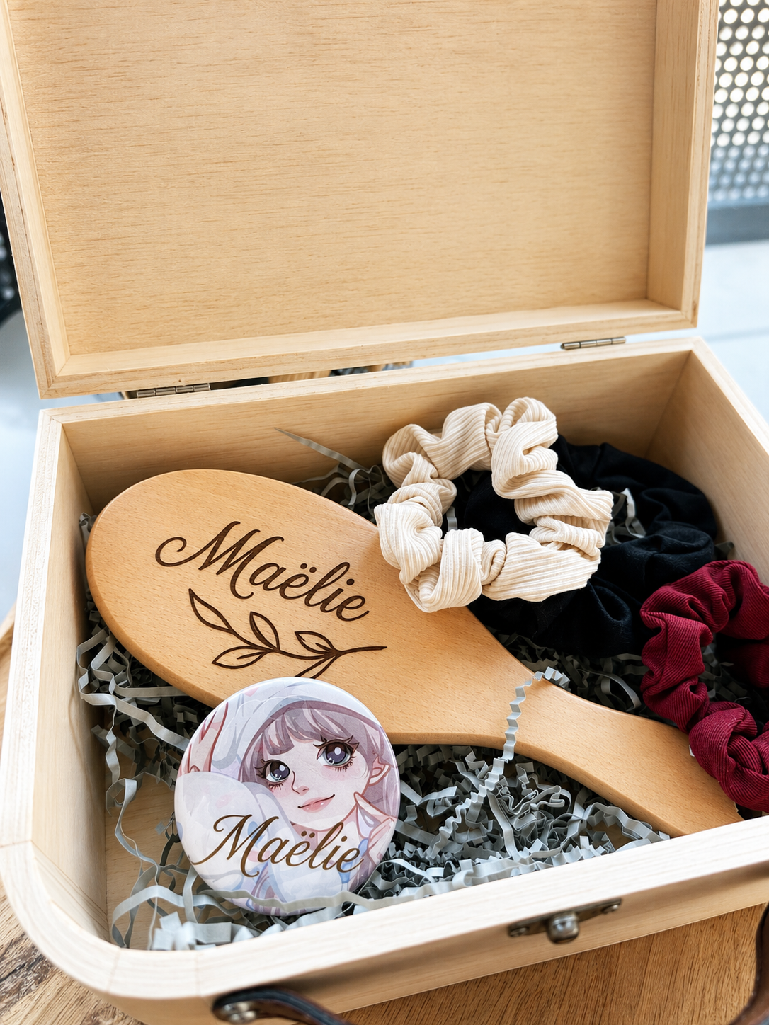 Coffret beauté personnalisé – Brosse gravée, miroir & chouchous