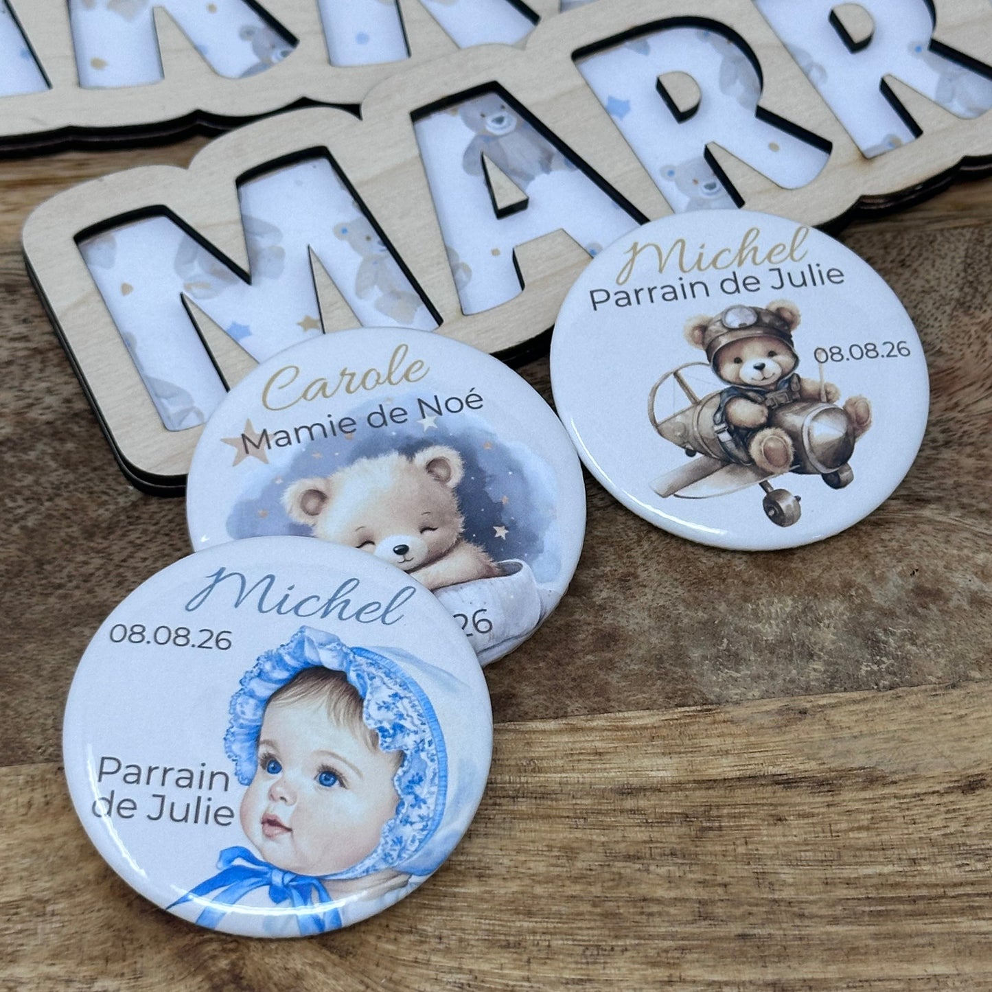 Badges de baptême personnalisés avec prénoms et rôles – 58 mm