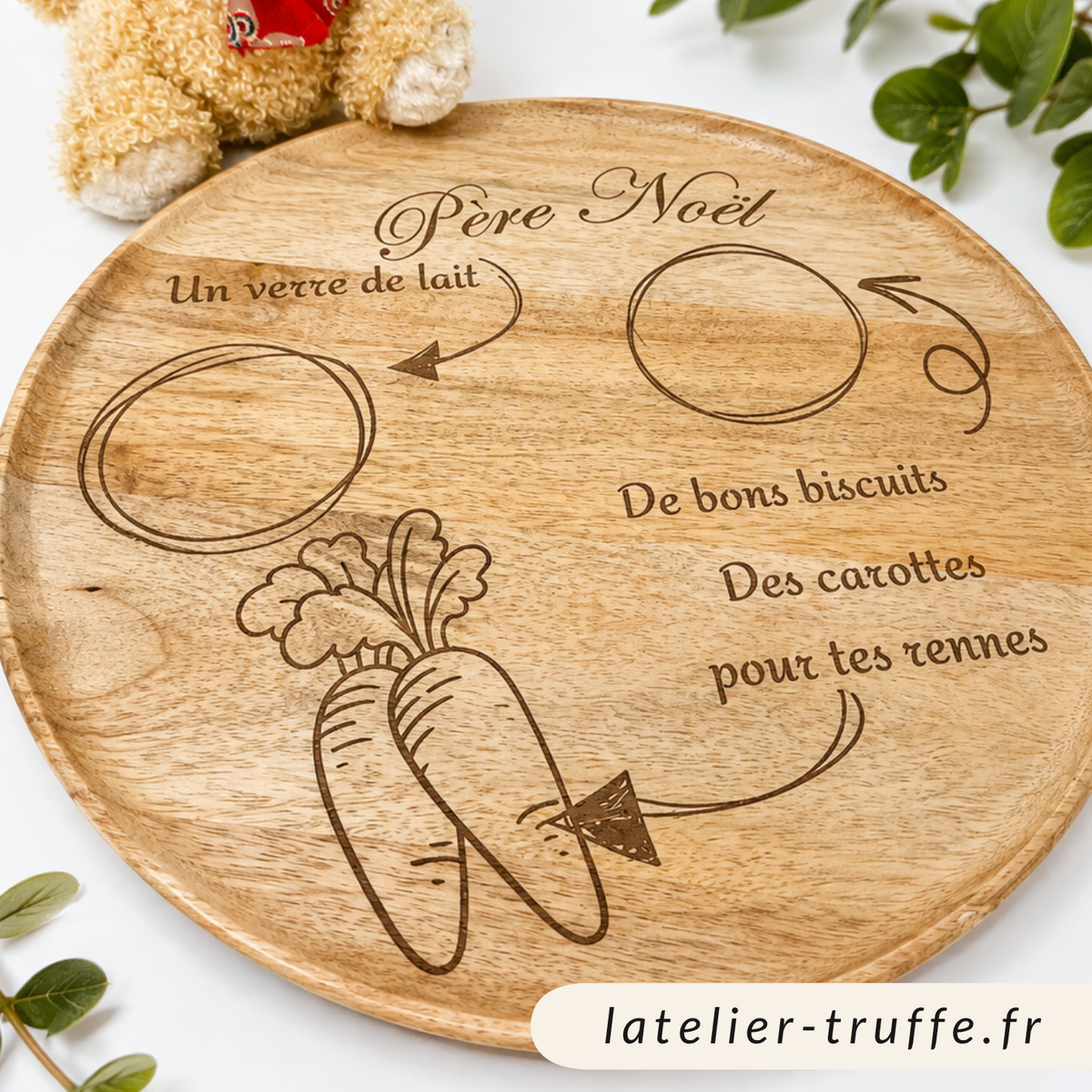 Plateau du Père Noël en bois gravé – Biscuits, lait & carottes pour les rennes 🎅
