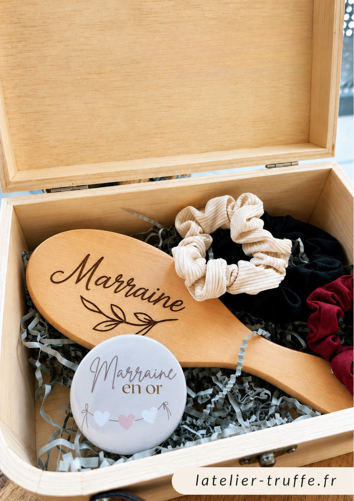 Coffret cadeau Marraine personnalisé – Brosse gravée, miroir et chouchous