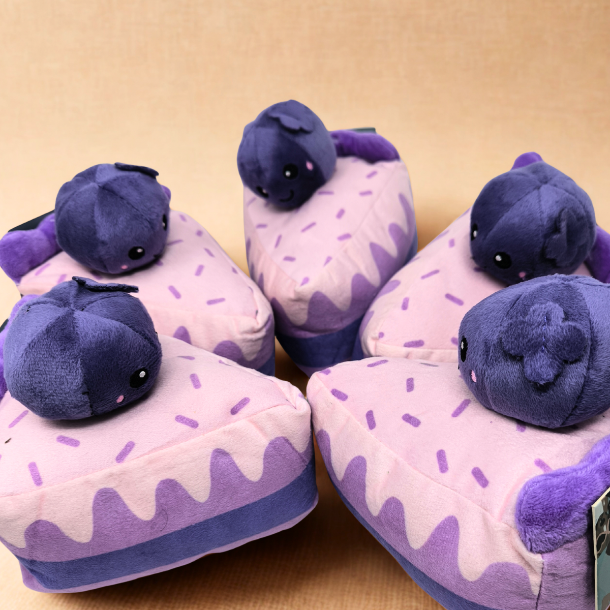 🍰 Jouet fun pour chien – Doudou gâteau violet ultra mignon 🐾