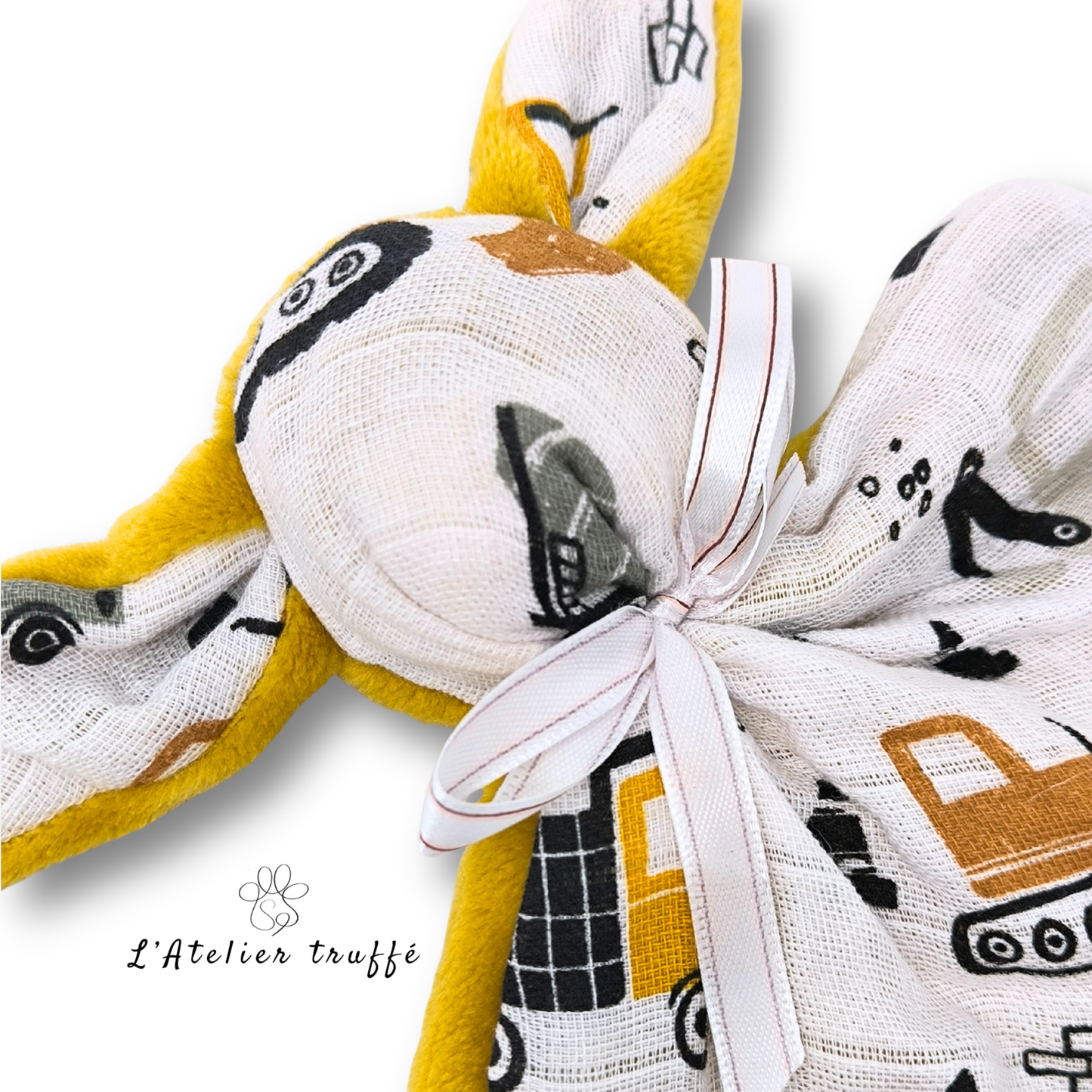 🚜 Doudou “Petit Tracteur” – Création artisanale unique