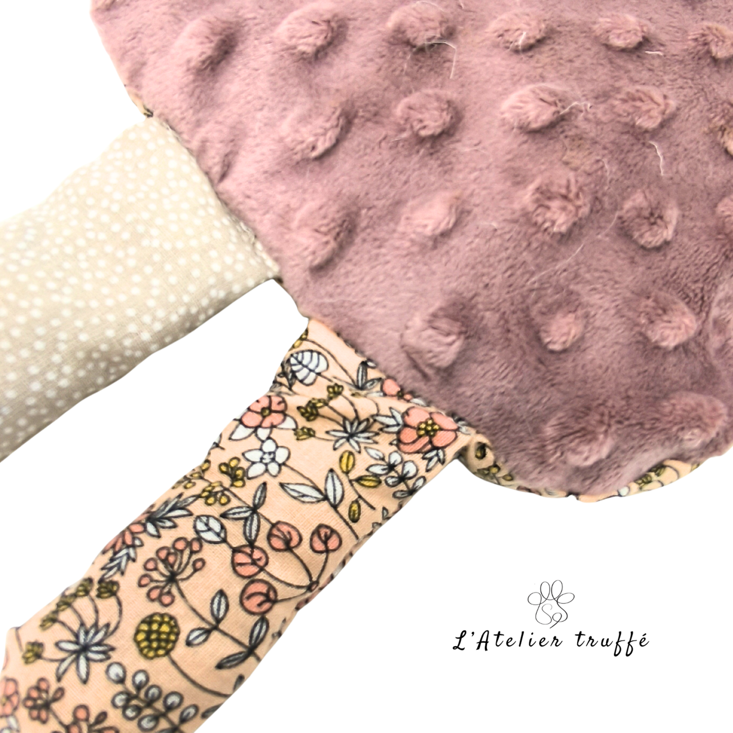 🐰 Doudou “Lapin d’Amour” – Création artisanale unique