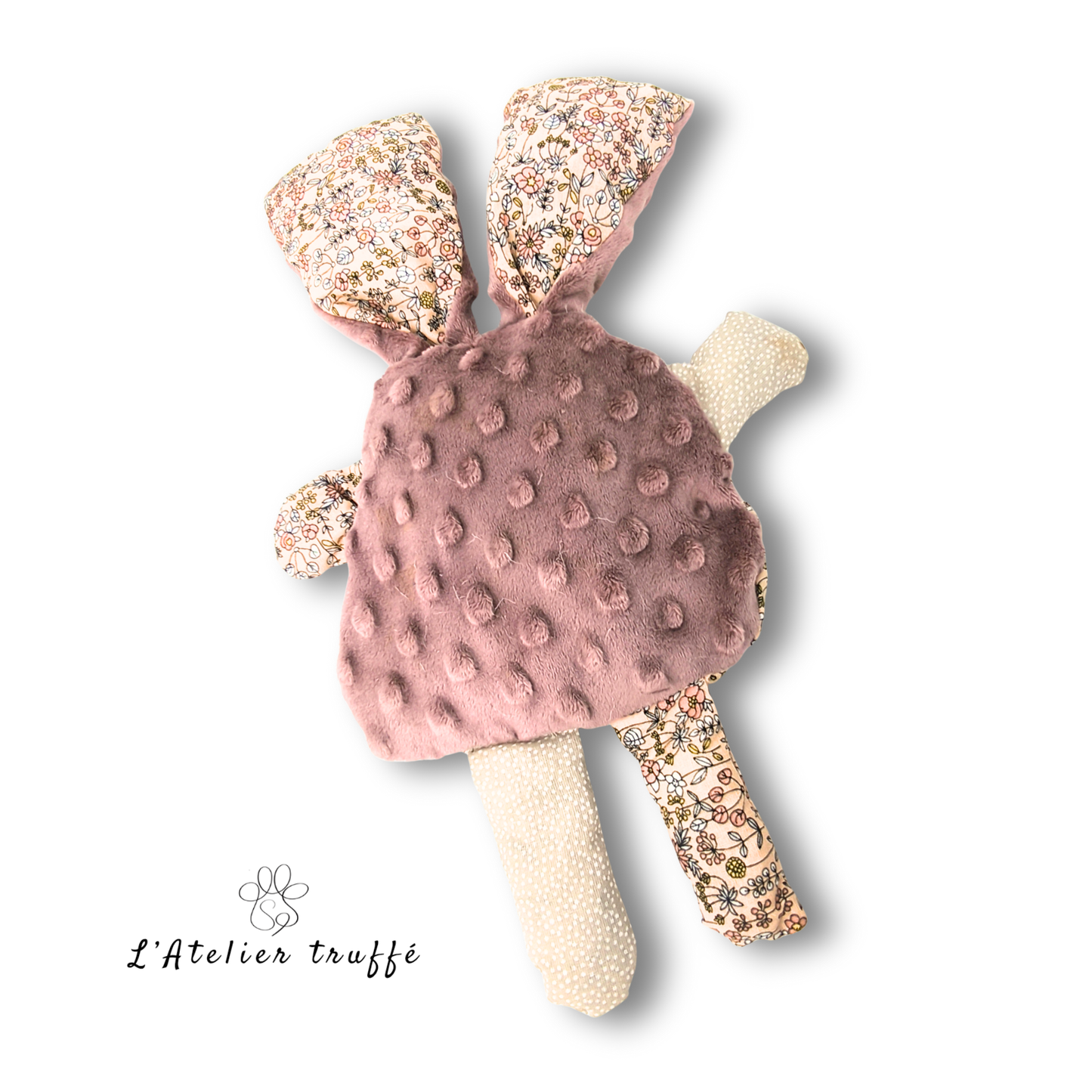 🐰 Doudou “Lapin d’Amour” – Création artisanale unique