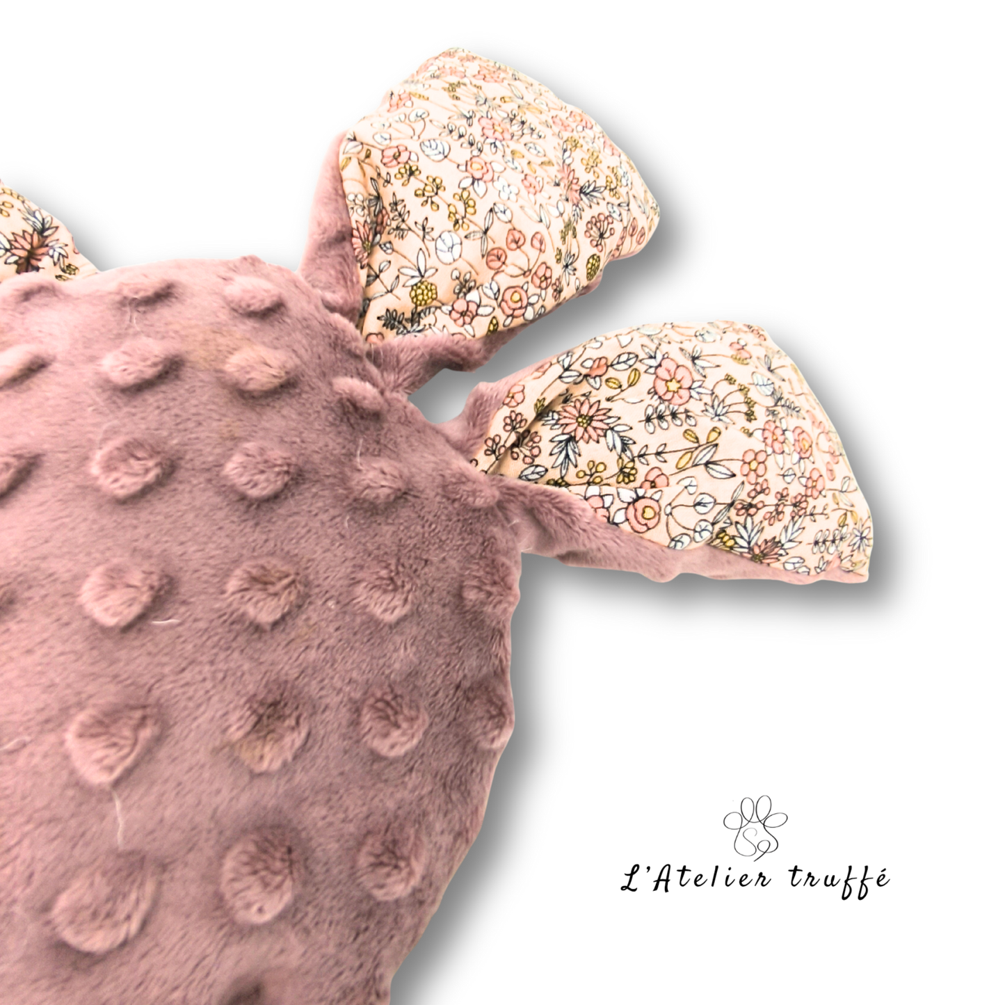 🐰 Doudou “Lapin d’Amour” – Création artisanale unique